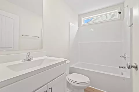 Bath - 908 Woodside Dr, Conway, SC 29526 photo 2 of 2