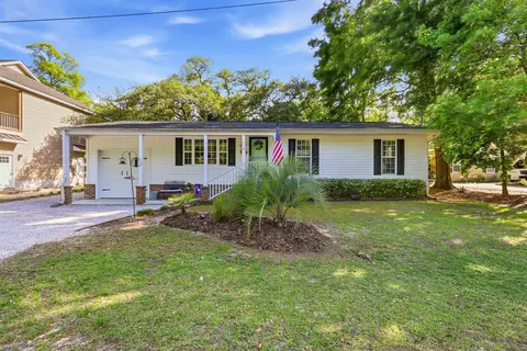 110 Minnow Dr, Pawleys Island, SC 29585