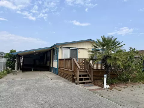 422 Sandlewood Dr, Surfside Beach, SC 29575