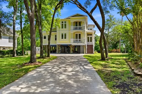 321 N Oak Dr, Surfside Beach, SC 29575