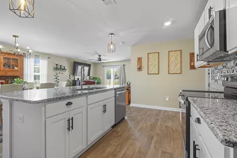 Kitchen - 901 Corn Husk Loop, Conway, SC 29527 photo 4 of 8