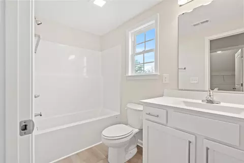 Bath - 185 Peru Farm Dr, Georgetown, SC 29440 photo 2 of 3