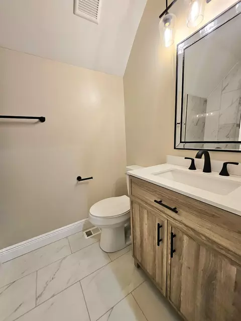 Bath - 118 Pinecrest Rd, Myrtle Beach, SC 29579 photo 3 of 4