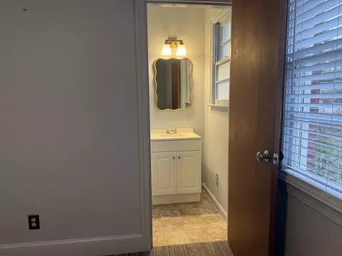 Bath - 517 Singleton Ave, Kingstree, SC 29556 photo 2 of 2
