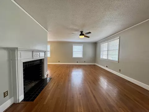 Living - 517 Singleton Ave, Kingstree, SC 29556 photo 2 of 4