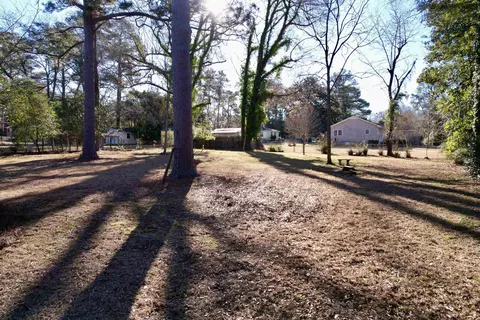 Exterior - 517 Singleton Ave, Kingstree, SC 29556 photo 4 of 9