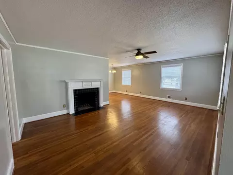 Living - 517 Singleton Ave, Kingstree, SC 29556 photo 1 of 4