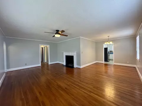 Living - 517 Singleton Ave, Kingstree, SC 29556 photo 3 of 4