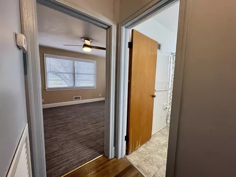 Entry Way - 517 Singleton Ave, Kingstree, SC 29556 photo 3 of 4