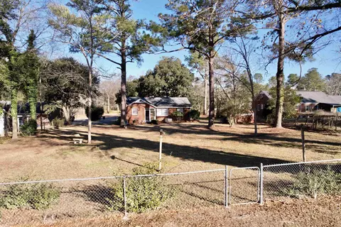 Exterior - 517 Singleton Ave, Kingstree, SC 29556 photo 6 of 9