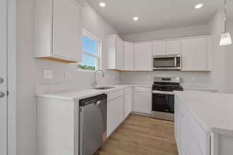 Kitchen - 2923 Spain Ln, Conway, SC 29527 photo 4 of 6