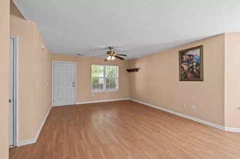 Living - 977 Silvercrest Dr, Myrtle Beach, SC 29579 photo 4 of 5