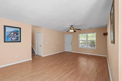 Living - 977 Silvercrest Dr, Myrtle Beach, SC 29579 photo 3 of 5
