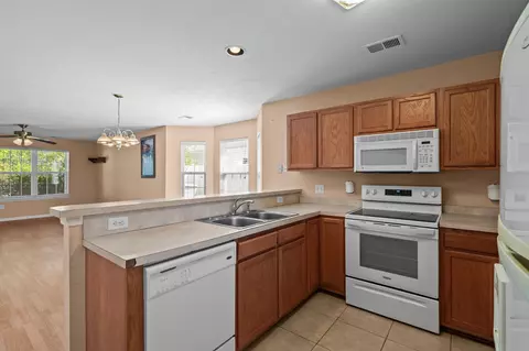 Kitchen - 977 Silvercrest Dr, Myrtle Beach, SC 29579 photo 4 of 5