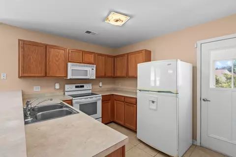 Kitchen - 977 Silvercrest Dr, Myrtle Beach, SC 29579 photo 2 of 5