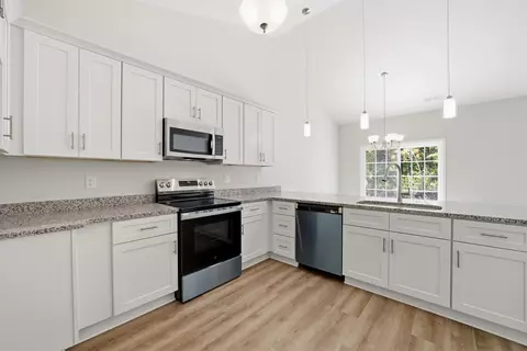 Kitchen - 116 Violet Way, Loris, SC 29569 photo 2 of 2