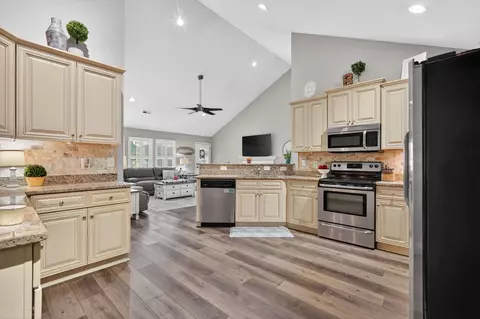 Kitchen - 536 Shea Loop, Myrtle Beach, SC 29588 photo 5 of 6
