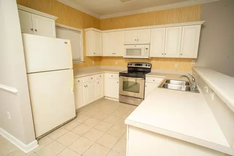 Kitchen - 300 Kiskadee Loop #B, Conway, SC 29526 photo 11 of 12