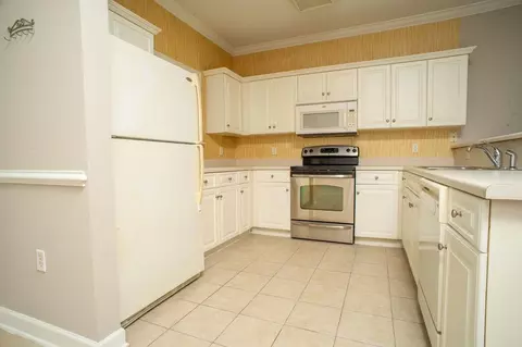 Kitchen - 300 Kiskadee Loop #B, Conway, SC 29526 photo 9 of 12