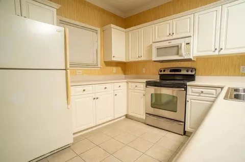 Kitchen - 300 Kiskadee Loop #B, Conway, SC 29526 photo 8 of 12