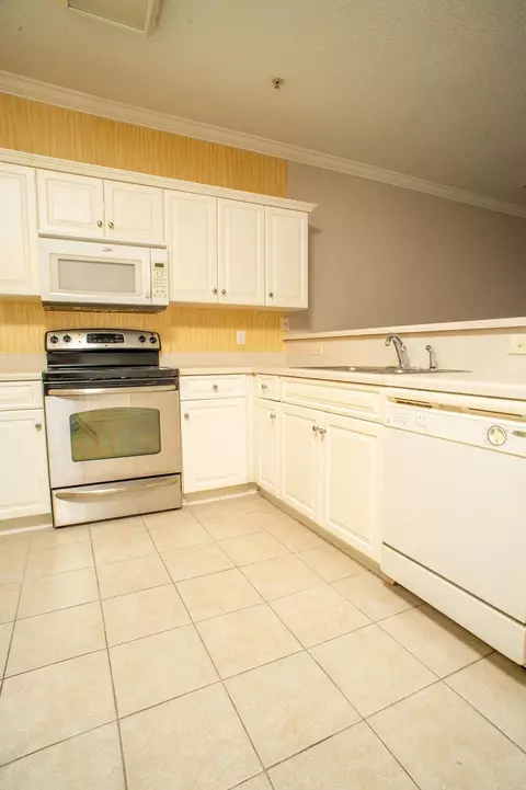 Kitchen - 300 Kiskadee Loop #B, Conway, SC 29526 photo 3 of 12