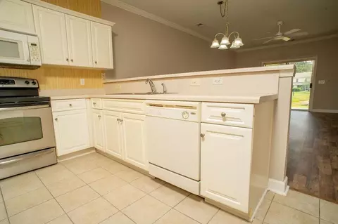 Kitchen - 300 Kiskadee Loop #B, Conway, SC 29526 photo 4 of 12