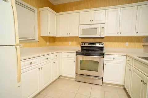 Kitchen - 300 Kiskadee Loop #B, Conway, SC 29526 photo 5 of 12