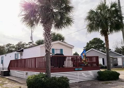 147 Oceanside Dr, Surfside Beach, SC 29575