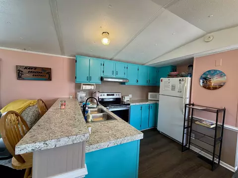147 Oceanside Dr, Surfside Beach, SC 29575 photo 4