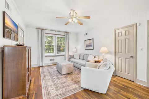 Living - 229 E Bay St, Georgetown, SC 29440 photo 2 of 4