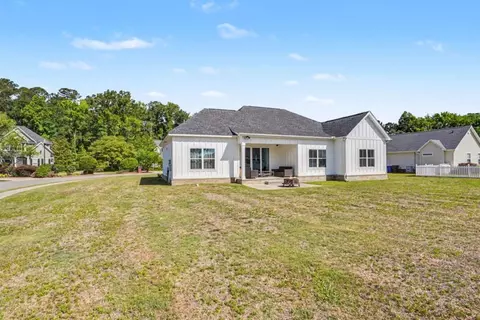 Exterior - 1018 Dublin Dr, Conway, SC 29526 photo 4 of 6