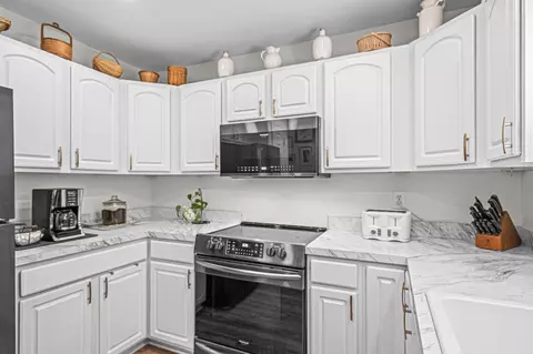 Kitchen - 204 Balsa Dr, Longs, SC 29568 photo 4 of 5
