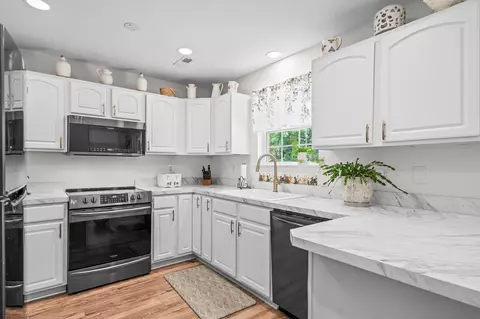 Kitchen - 204 Balsa Dr, Longs, SC 29568 photo 2 of 5