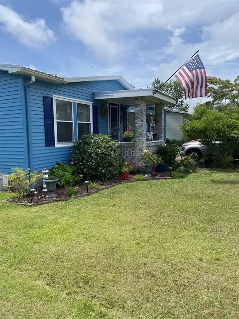 120 Queens Rd, Little River, SC 29566