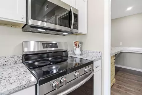 Kitchen - 1406 Winddrift Ct, Surfside Beach, SC 29575 photo 6 of 8