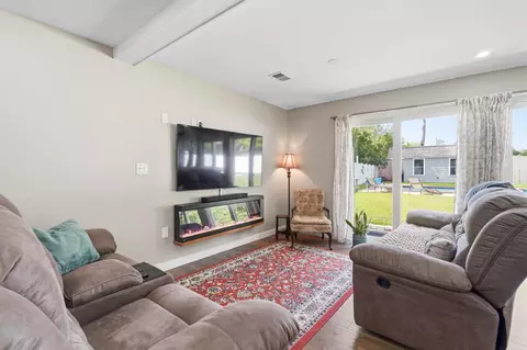 Living - 1406 Winddrift Ct, Surfside Beach, SC 29575 photo 2 of 3