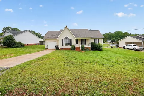 2202 Rolling Green Rd, Anderson, SC 29621