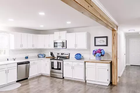 Kitchen - 191 Deer Run Ave, Georgetown, SC 29440 photo 3 of 6