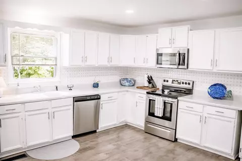 Kitchen - 191 Deer Run Ave, Georgetown, SC 29440 photo 5 of 6