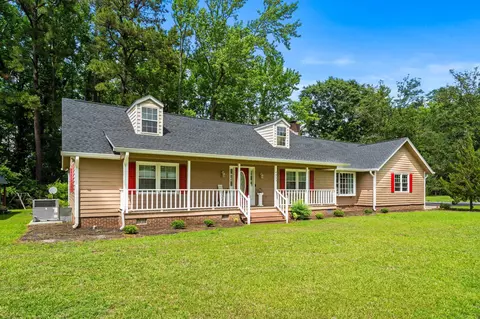 4935 Meadow St, Loris, SC 29569