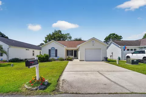 1004 Autumn Dr, Murrells Inlet, SC 29576