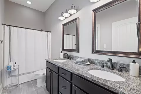 Bath - 809 Bluffview Dr, Myrtle Beach, SC 29579 photo 3 of 4