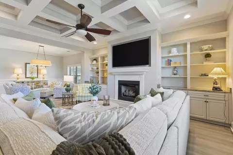 Living - 809 Bluffview Dr, Myrtle Beach, SC 29579 photo 2 of 4