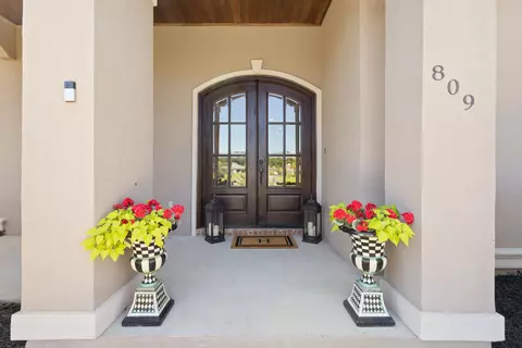 Entry Way - 809 Bluffview Dr, Myrtle Beach, SC 29579 photo 4 of 5