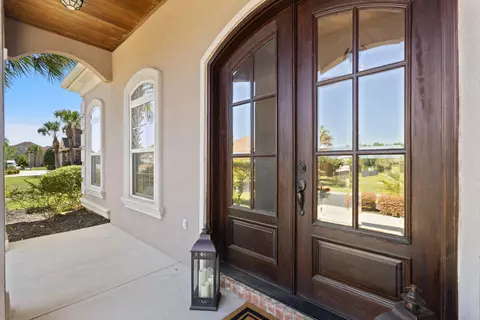 Entry Way - 809 Bluffview Dr, Myrtle Beach, SC 29579 photo 2 of 5
