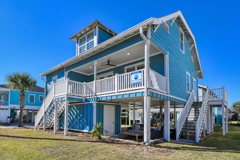 719 N Waccamaw Dr, Murrells Inlet, SC 29576