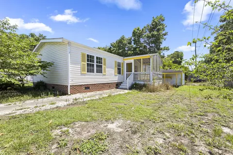 726 Oliver Dr, Murrells Inlet, SC 29576