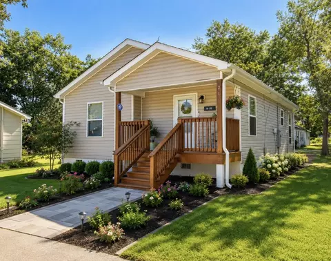215 W James St, Mullins, SC 29574