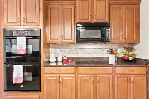 Kitchen - 625 Evers Loop, Surfside Beach, SC 29575 photo 4 of 5
