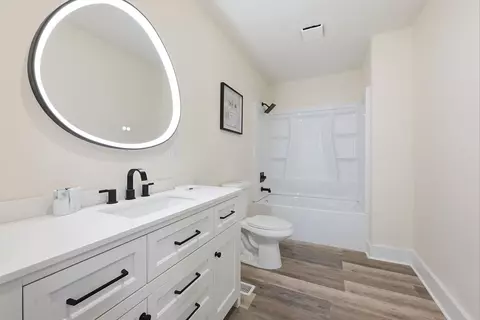 Bath - 302 Azalea Dr, Mullins, SC 29574 photo 2 of 4